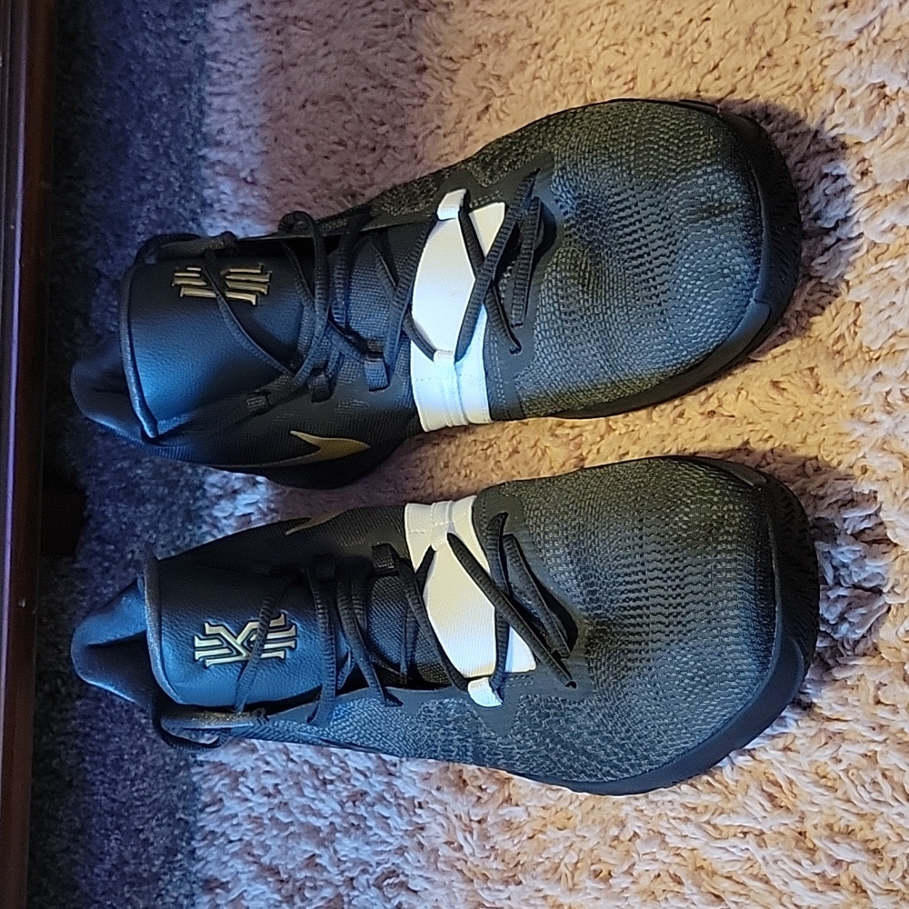The Nike Kyrie Flytrap Size 15